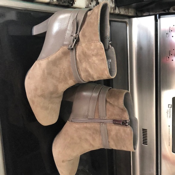 Boots - Picture 2 of 5